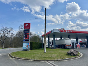 Na D11 stojí nafta přes 50 korun. Kde natankujete nejlevněji?