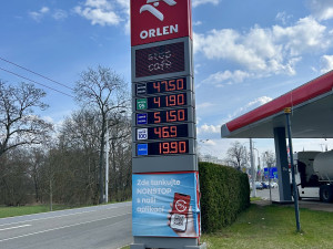 Na D11 stojí nafta přes 50 korun. Kde natankujete nejlevněji?