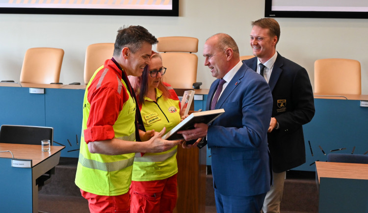 Královéhradecký kraj získal prestižní mezinárodní titul Angels Region. Zařadil se tak mezi elitní stovku regionů na celém světě s nejlepší péčí o pacienty po mrtvici.