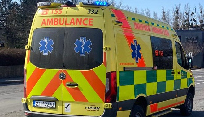 Nehoda v Bohumíně zranila šest lidí. Auto po nárazu smetlo chodce