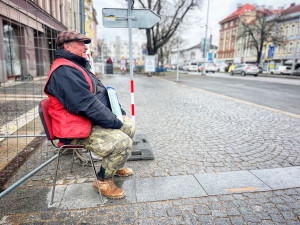 Z výšky sedmnácti metrů na dno, příběh prodejce Nového prostoru Tomáše dojímá