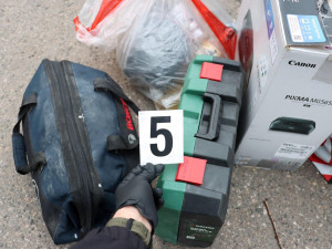 Vloupal se do domu, snědl hrnec polívky a lup chtěl odvézt taxíkem