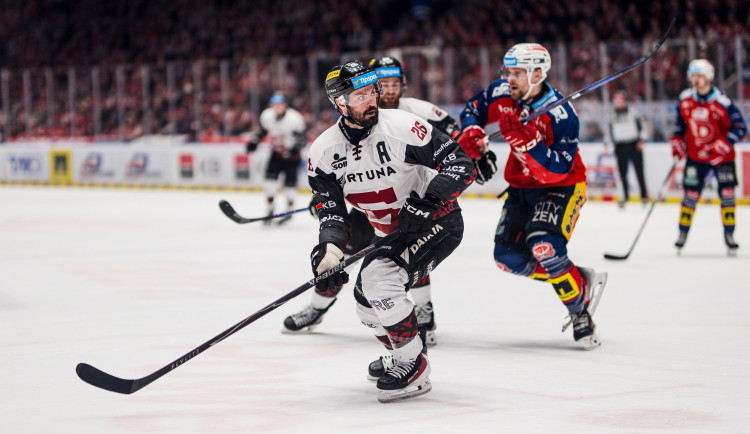 Hokejisté Sparty vyhráli v semifinále v Pardubicích, rozhodl Řepík