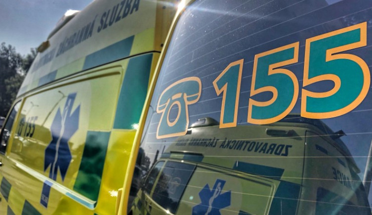 Motorkář havaroval u Borohrádku na Rychnovsku, zemřel v nemocnici