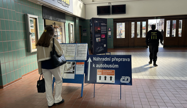 Modernizace hlavního nádraží začala. Co se změní pro cestující?