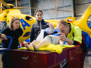 Proč záchranáři nakupují v řeznictví? Učí se zachraňovat životy