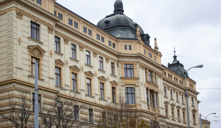 Za útok na brněnskou synagogu hrozí mladistvému až deset let vězení