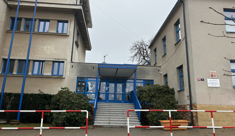 Rum a vaječňák školu na Novém Hradci nepotopí, město jí odvod odpustilo