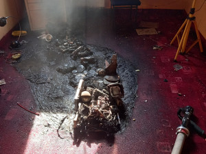 Dobrovolní hasiči zachránili dům v Žacléři