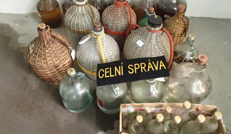 Prodej domácí pálenky je zakázaný. Pěstitelům hrozí pokuta až 500 tisíc korun