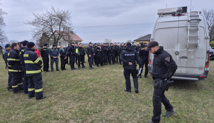 Pátrání po dívce z Pelhřimovska je zastaveno. Byla v lese, skončila v péči lékařů