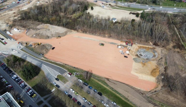 Objekt vzniká v lokalitě mezi ulicemi Sokolská, Benešova třída a Zborovská v blízkosti křižovatky Mileta.