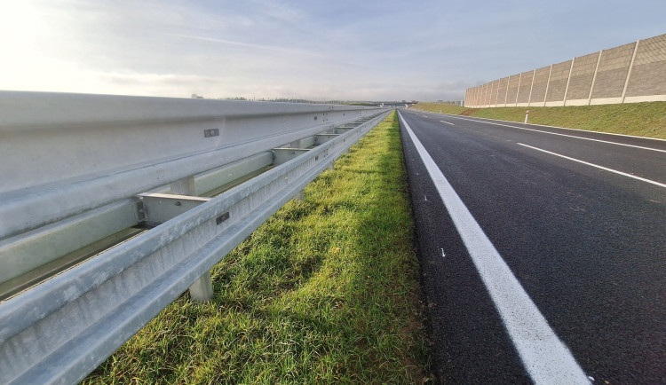 Od druhé poloviny června se bude u Hradce ezdit po části budované D35