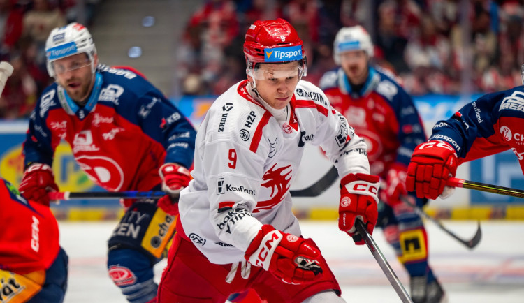 Červenka porazil Oceláře. Třinec v Pardubicích prohrál i druhý zápas