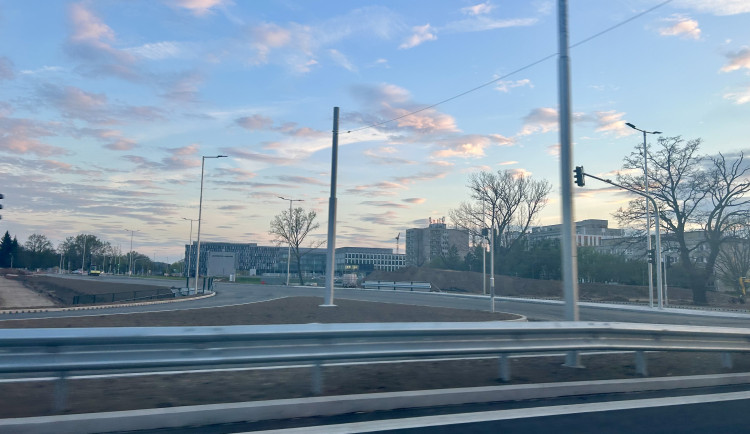 V současnosti jde o největší přestavbu městské křižovatky v Česku, město o ni usilovalo víc než 20 let.