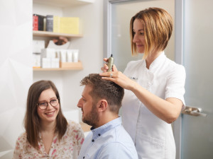 Trichologické vyšetření je bezbolestné a vhodné pro ženy, muže i děti.