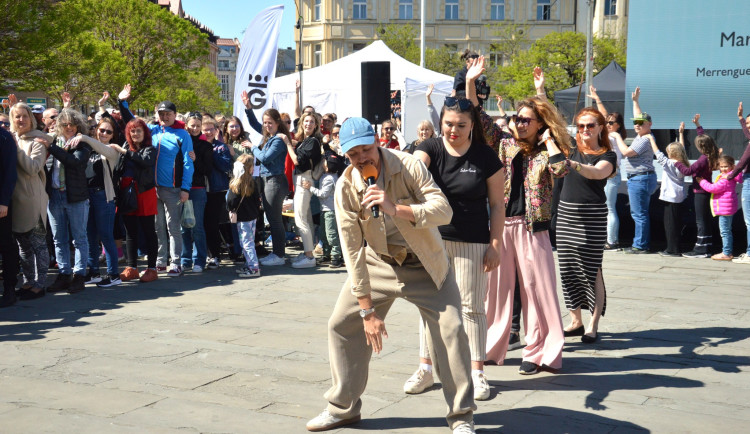Hradecké Masarykovo náměstí bude zítra tančit, unikátní flashmob opět na scéně