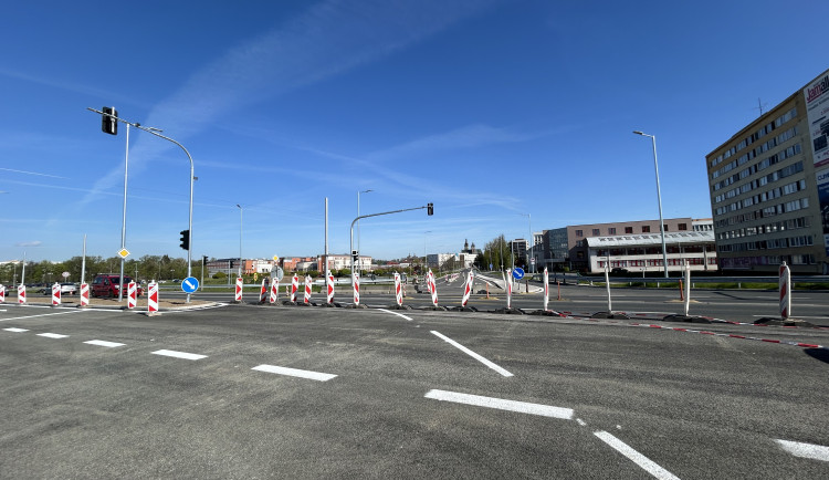 Velký den pro Hradec: Křižovatka Mileta se dnes v noci otevře řidičům
