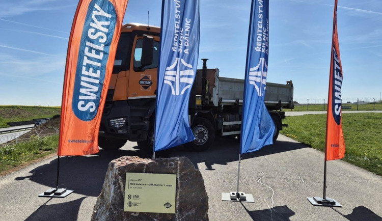 Lepší spojení dálnice D7 a pražského letiště. Začala přestavba křižovatky Aviatická