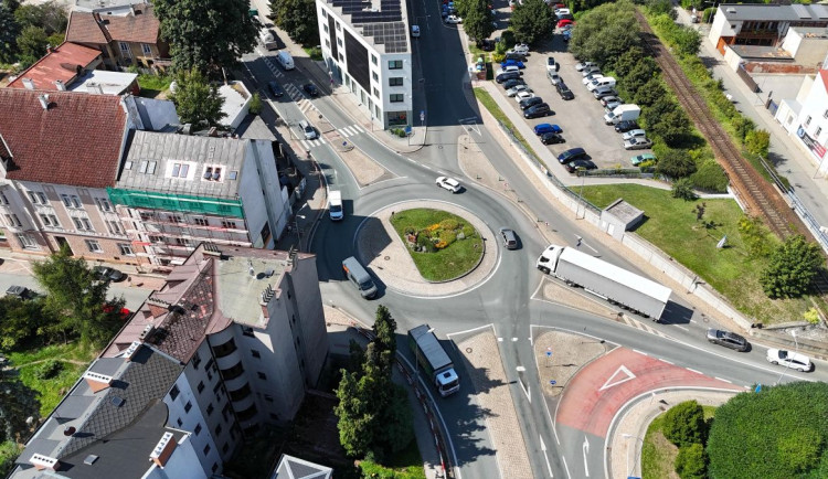 Náchodu je lepší se od pondělí vyhnout, nastane dopravní peklo