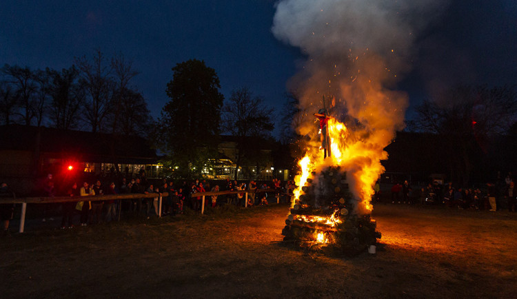 Pálení čarodějnic je tady. Hasiči nabádají k opatrnosti, vatry oznamte přes webovou aplikaci, radí