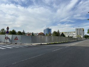 FOTO: Výstavba nového parkovacího domu začala. Hotovo bude příští rok
