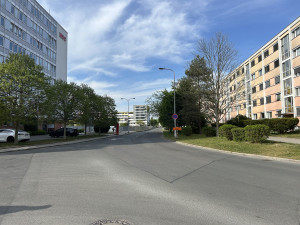 FOTO: Výstavba nového parkovacího domu začala. Hotovo bude příští rok