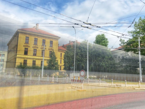Opravy hradecké ČSA podle primátorky Ironmana ani divadelňák neovlivní