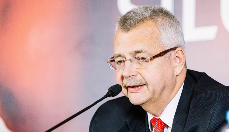 KOMENTÁŘ: Tvrdík i Trunda by měli rezignovat. Až pak se fotbal může změnit