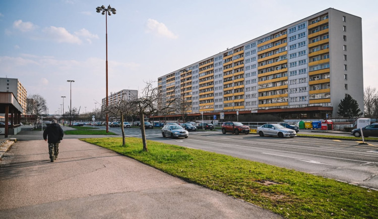 Rekonstrukce Benešovy třídy v Hradci se opět posunula.