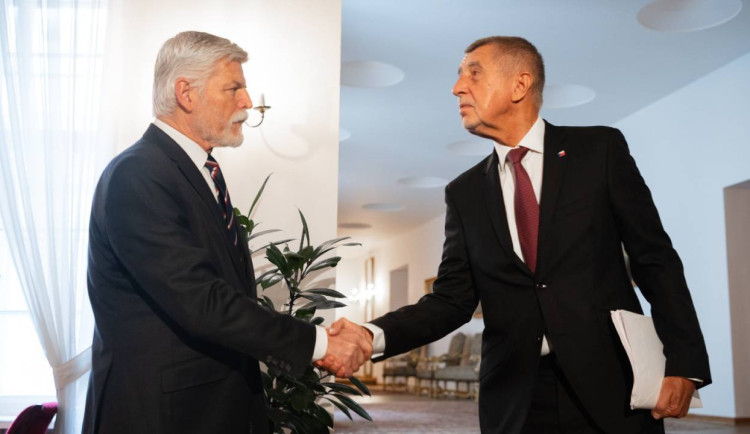 Summit NATO: Veřejnost preferuje zastoupení premiérem, následuje prezident