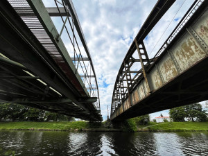 Hradec chce zachránit železňák, z mostu pro vlaky má být lávka pro lidi