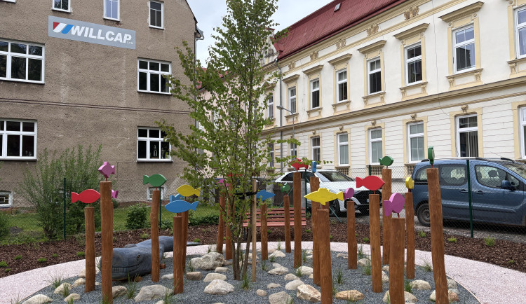 Autorkou návrhu je zahradní architektka Petra Löffelmannová, která se inspirovala knihou Zahrada od Jiřího Trnky.