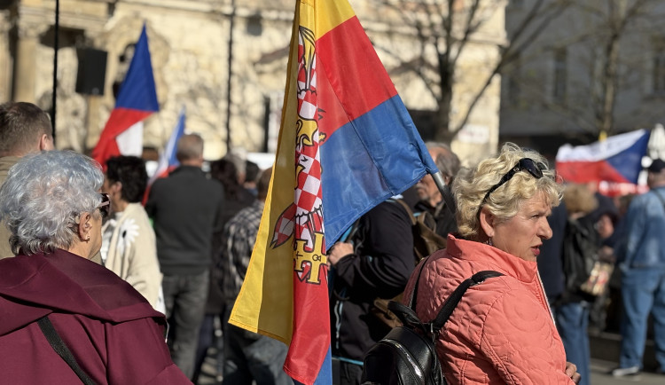 Kvůli sjezdu sudetských Němců posílí policisté hlídky. Odpůrci chystají pochod