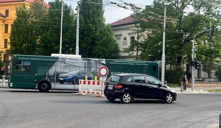 Za týden padlo sto pokut, řidiči dál jezdí do zákazu na hradecké ČSA
