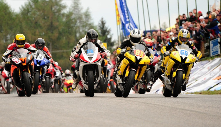 Kudy jet? Víkendové motocyklové závody v Hořicích zkomplikují dopravu