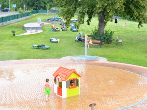 Slunná loučka v Hradci už hlásí otevřeno. Novinkou je nové pískoviště a trampolíny
