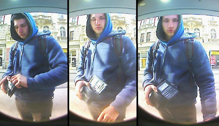 Našel peněženku s kartou a začal utrácet. Policie pátrá po muži z kamerového systému