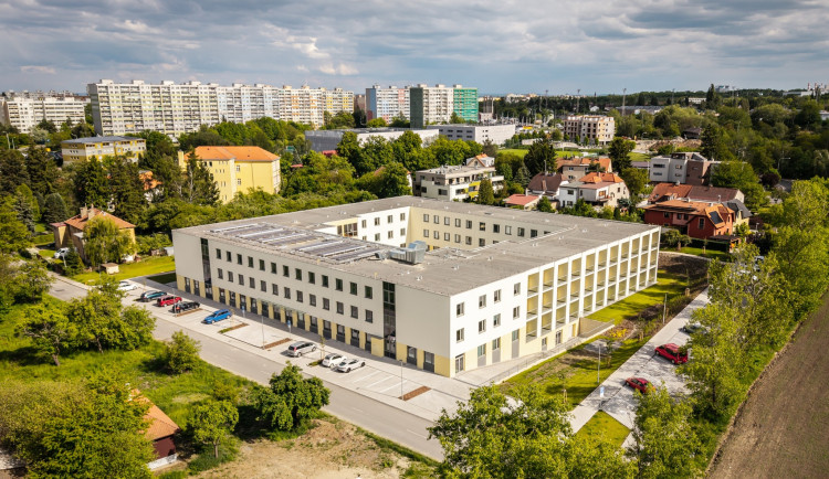 Dům s pečovatelskou službou i oprava kuchyně. Praha rozdá městským částem 670 milionů
