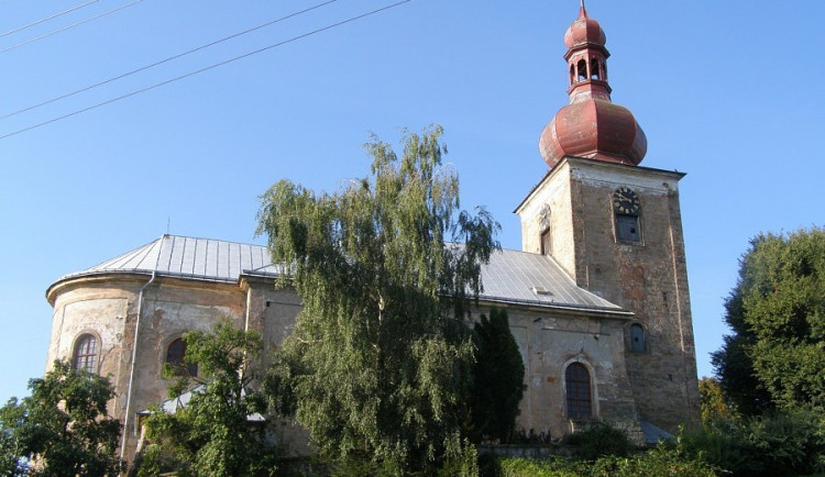 Obec Úlibice zachraňuje barokní kostel, nedávno jej převzala od církve