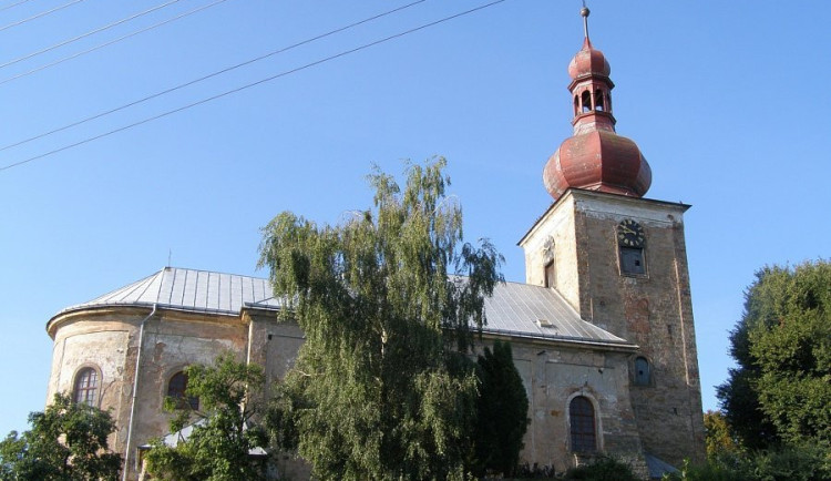 Obec Úlibice zachraňuje barokní kostel, nedávno jej převzala od církve
