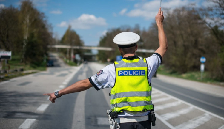 Prozradily ho pantofle, policejní hlídku v Týništi opilý řidič neoklamal