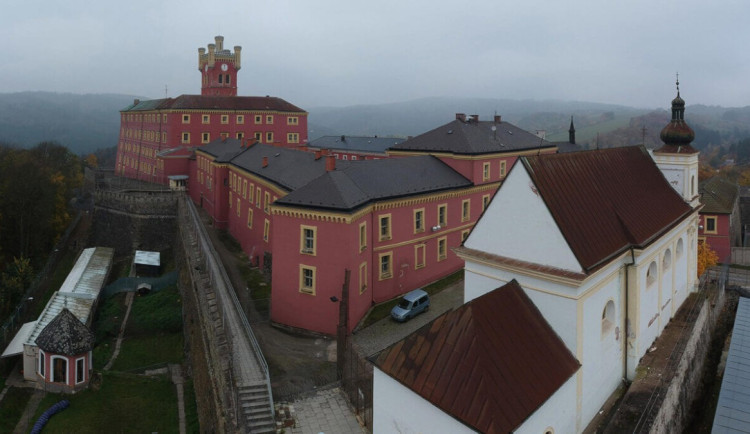 Podruhé vraždil po 22 dnech na svobodě. Šokující případ z Mírova míří před soud
