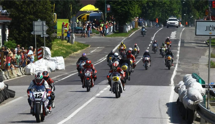 Motocyklové závody v Jičíně o víkendu zkomplikují dopravu