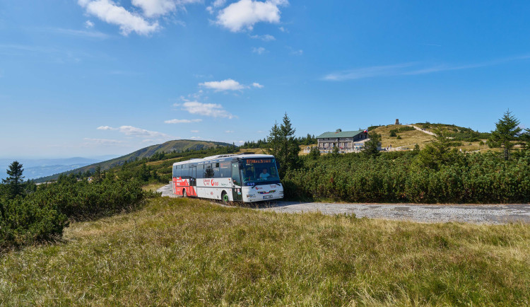 Turistické autobusy v Krkonoších