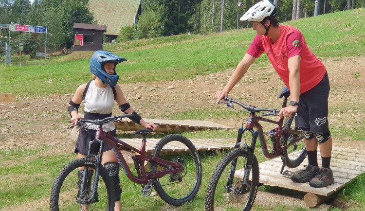 Šumavský Špičák zahajuje každodenní letní sezonu bikeparku