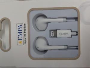 Celníci v Nové Pace zadrželi padělky za šest milionů. Našli Gucci, Pradu i Apple