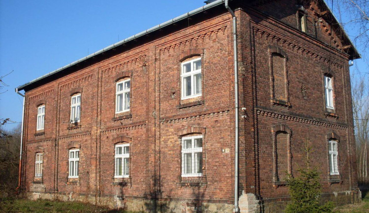 Soud řeší spor o výpověď z komunitního centra v ostravské kolonii Bedřiška