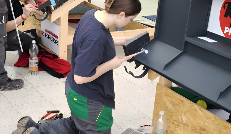 Libuše z Hradce je první ženou, která vyhrála soutěž klempířů