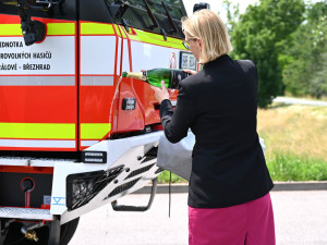 FOTO: Březhradští hasiči mají novou stříkačku, chrlí tři tisíce litrů vody za minutu